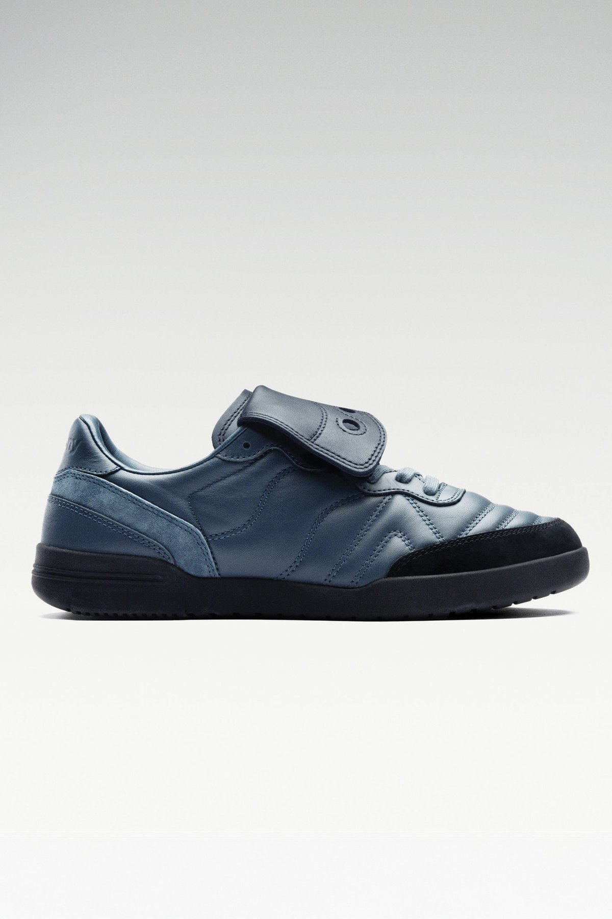 ＊issi＊ 586i S Navy/Black | Saucony Australia