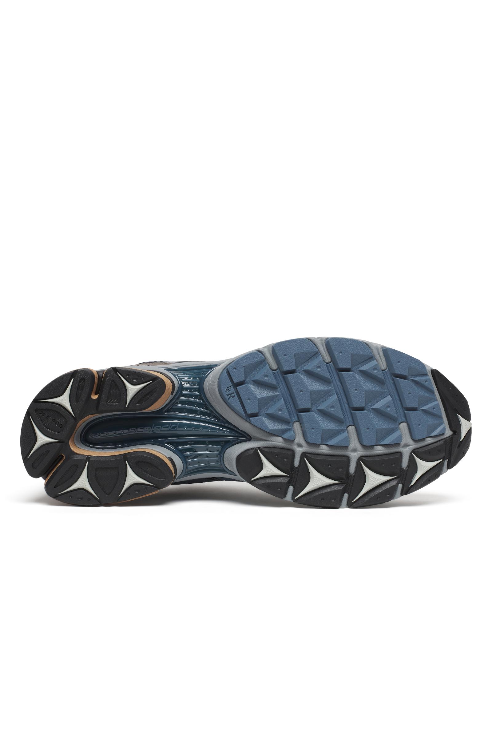 Unisex Progrid Triumph in Caviar Morel Originals Saucony